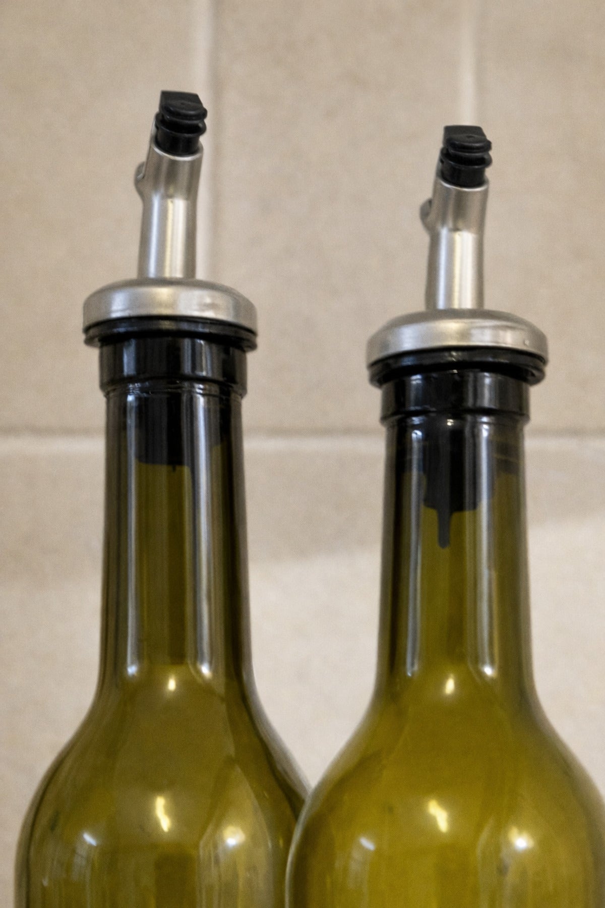 Ayçiçek ve Zeytinyağı Retro Yağdanlık Seti – Mermer Altlıklı (2’li, 750 ml)